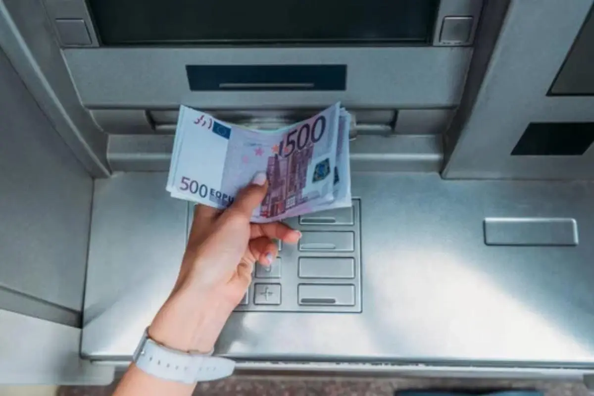 Cosa succede a chi ha più di 10.000 euro sul conto in banca?