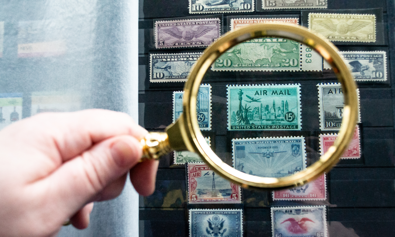 Come calcolare il valore di una collezione di francobolli
